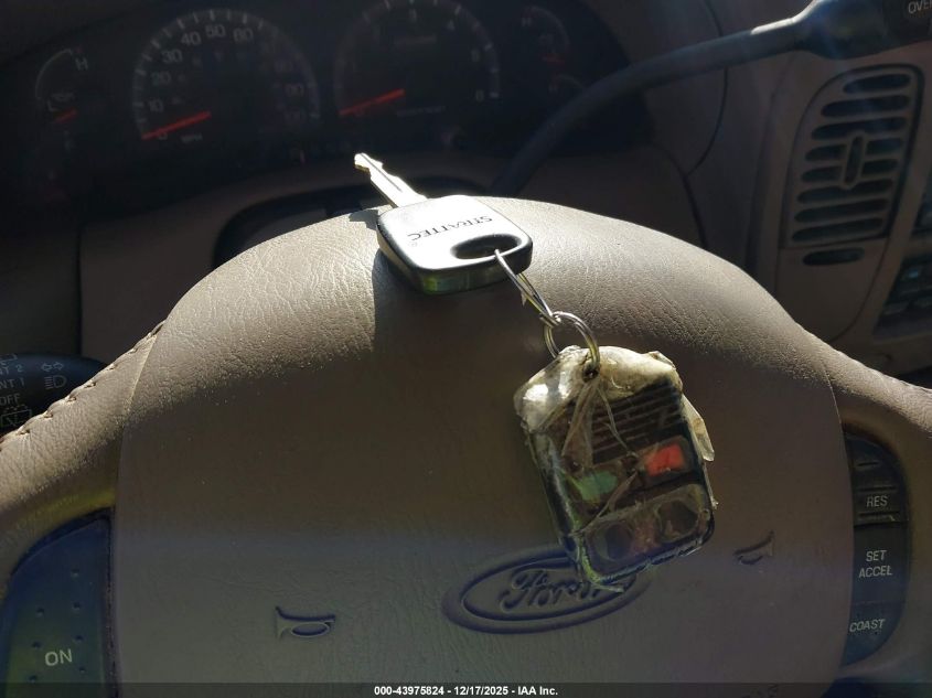 2001 Ford Expedition Eddie Bauer VIN: 1FMRU17LX1LA16705 Lot: 43975824