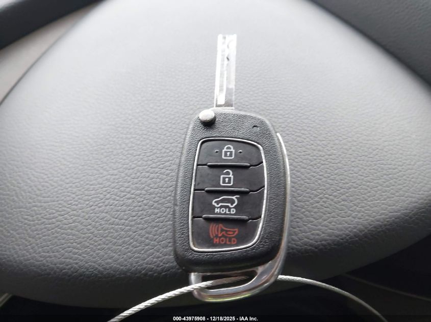 2018 Hyundai Santa Fe Se VIN: KM8SM4HF2JU274190 Lot: 43975908