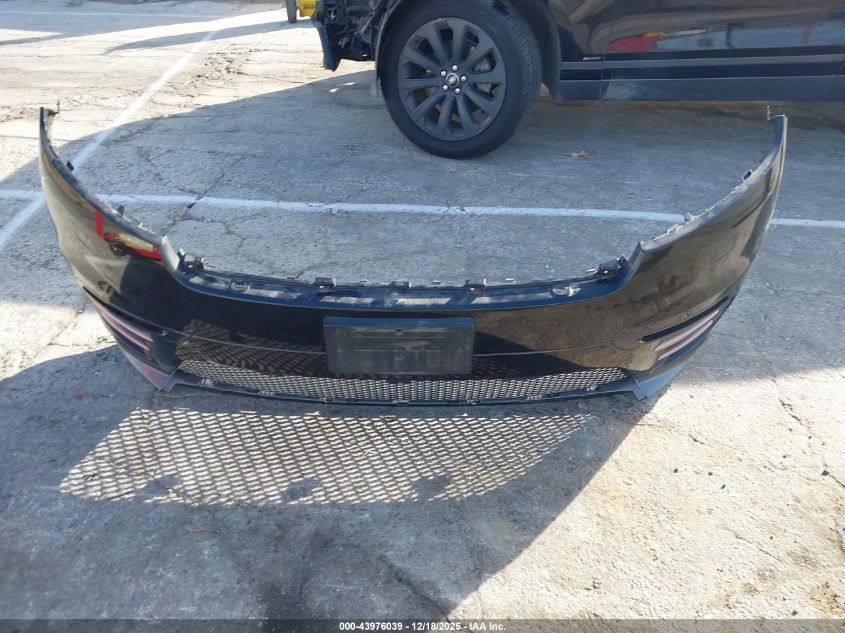 2018 Land Rover Range Rover Velar D180 Se R-Dynamic VIN: SALYL2RN0JA750930 Lot: 43976039