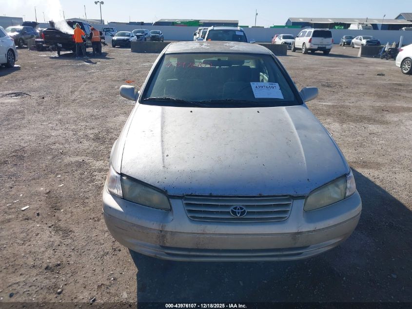 1998 Toyota Camry Le VIN: 4T1BG22K5WU341051 Lot: 43976107