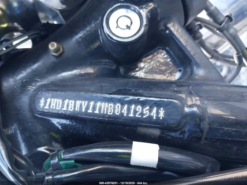 2017 Harley-Davidson Flstc Heritage Softail Classic VIN: 1HD1BWV11HB041254 Lot: 43976201