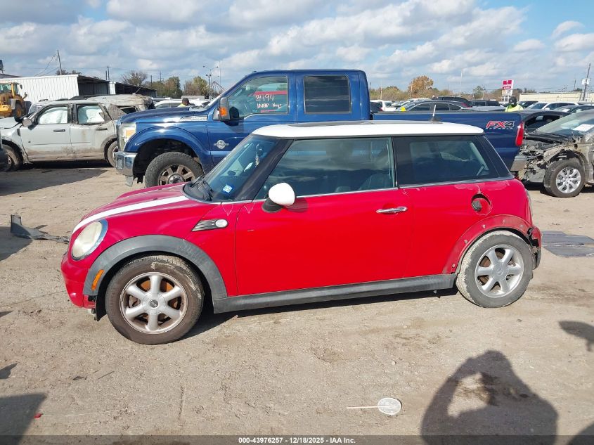 2010 Mini Cooper VIN: WMWMF3C59ATZ66062 Lot: 43976257
