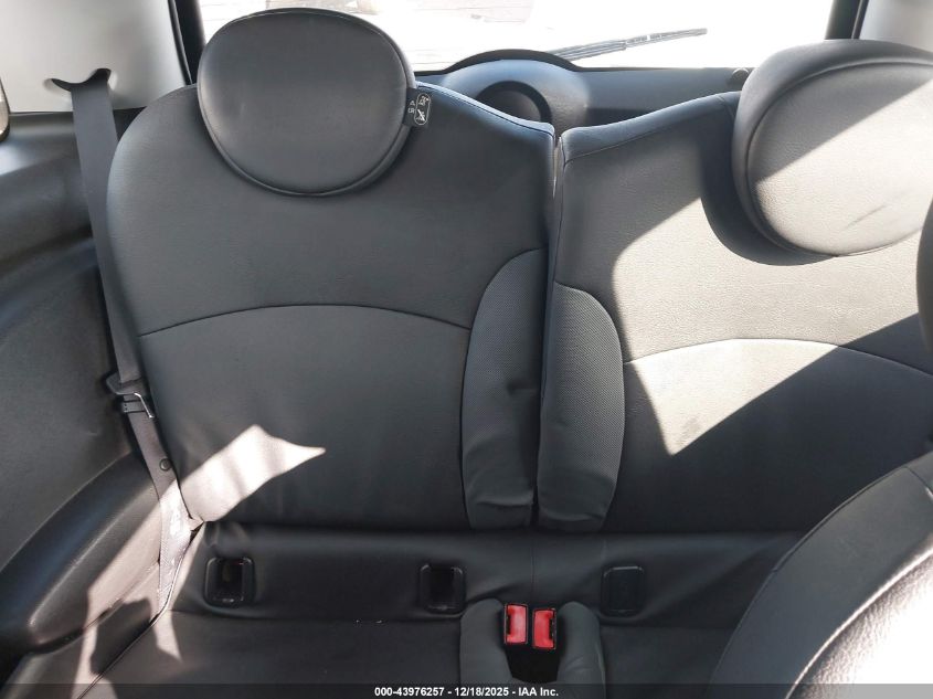 2010 Mini Cooper VIN: WMWMF3C59ATZ66062 Lot: 43976257