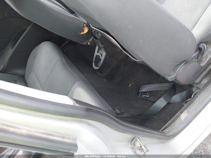 2005 Ford Focus VIN: 3FASP31N45R157285 Lot: 43976302