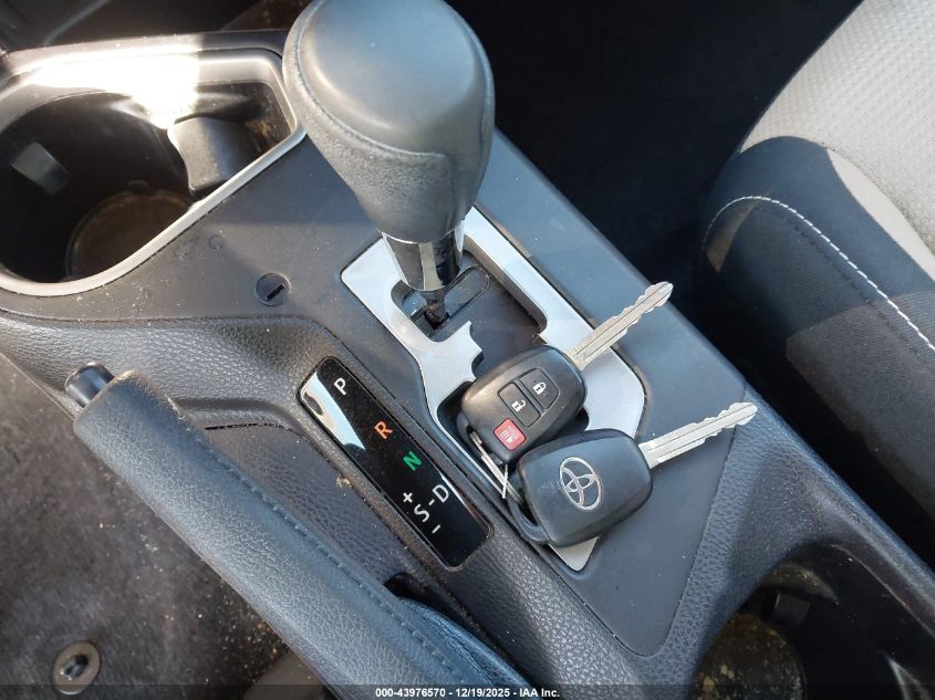 2017 Toyota Rav4 Xle VIN: 2T3WFREV0HW400200 Lot: 43976570