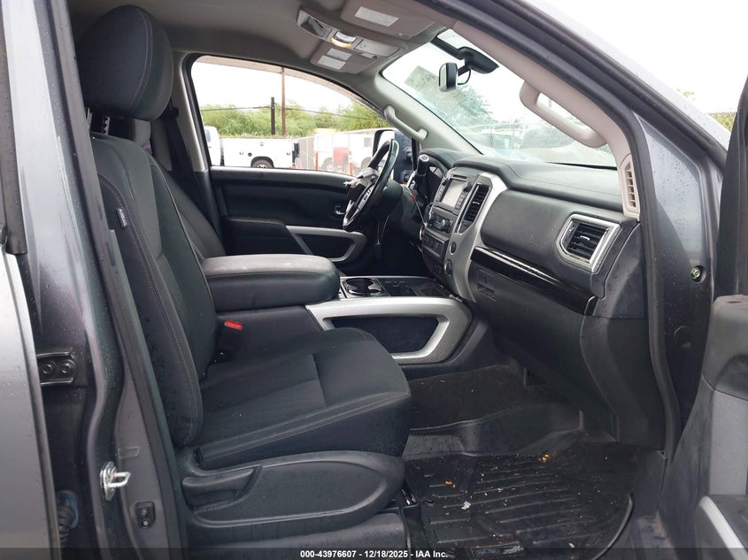 2019 Nissan Titan Sv