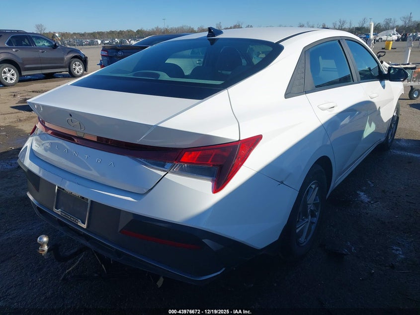 2024 Hyundai Elantra Se