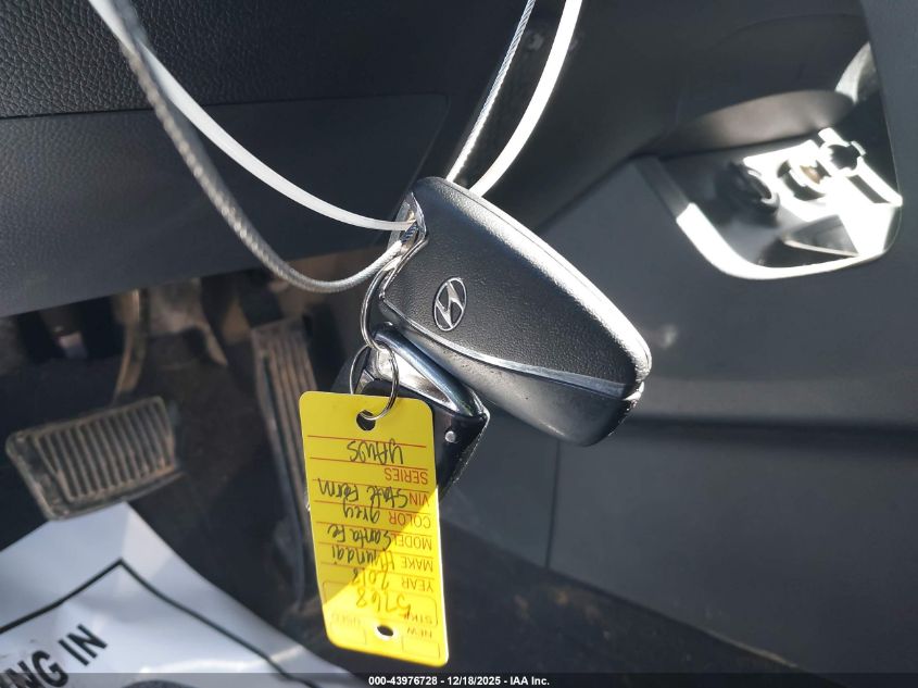 2018 Hyundai Santa Fe Sport 2.4L VIN: 5NMZU3LB2JH104310 Lot: 43976728