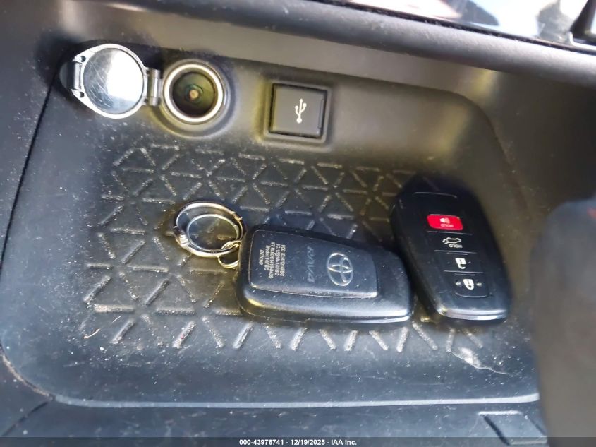 2020 Toyota Rav4 Xle VIN: JTMP1RFV4LD061612 Lot: 43976741