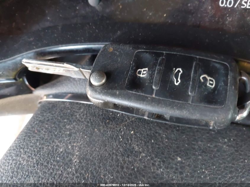 2014 Volkswagen Beetle 1.8T Entry VIN: 3VWF17AT2EM638633 Lot: 43976910