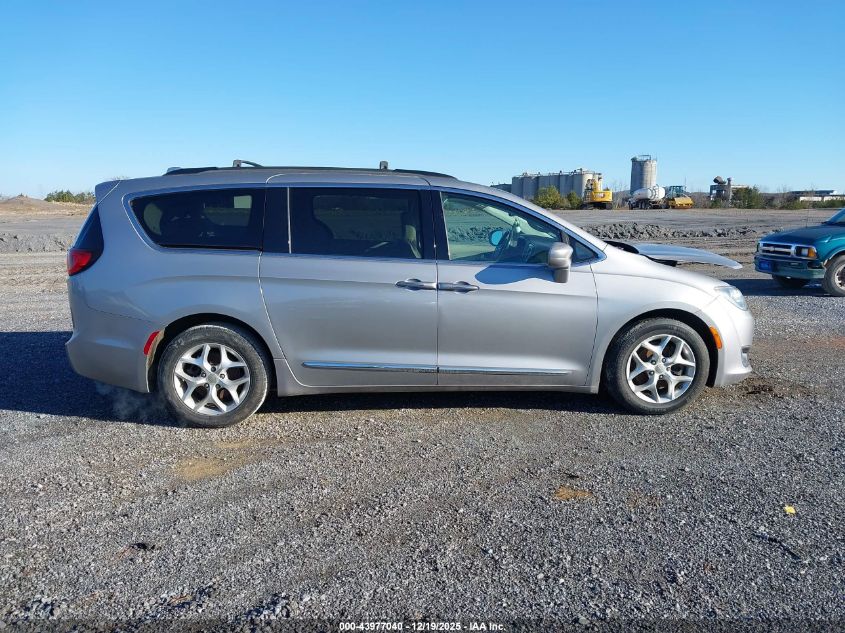 2017 Chrysler Pacifica Touring-L VIN: 2C4RC1BG7HR820740 Lot: 43977040