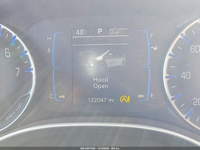 2017 Chrysler Pacifica Touring-L VIN: 2C4RC1BG7HR820740 Lot: 43977040