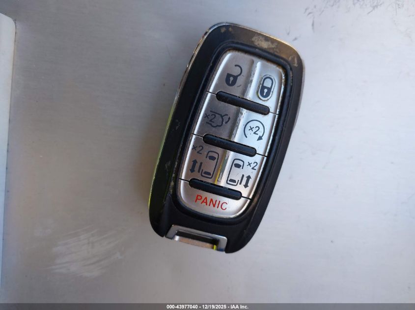 2017 Chrysler Pacifica Touring-L VIN: 2C4RC1BG7HR820740 Lot: 43977040