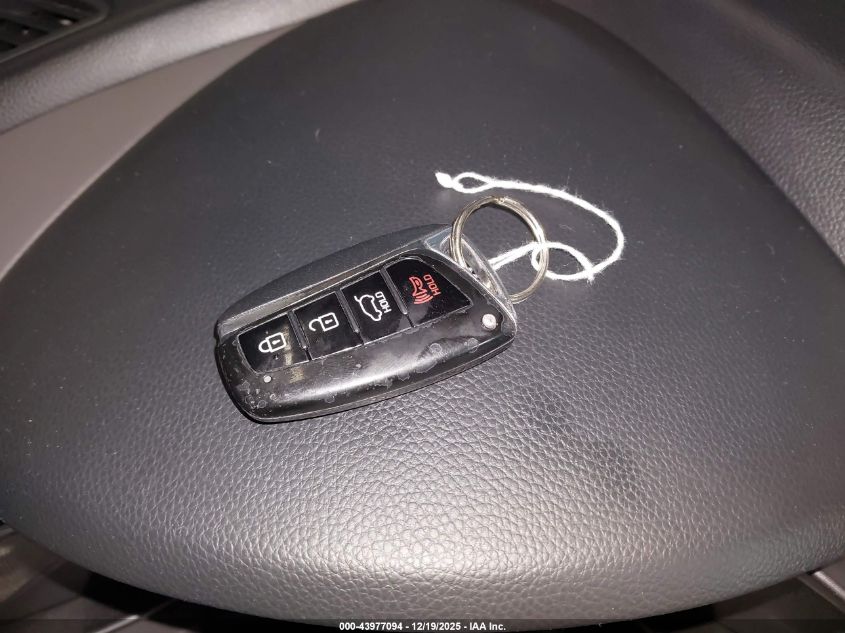 2018 Hyundai Santa Fe Sport 2.4L VIN: 5NMZUDLBXJH063172 Lot: 43977094