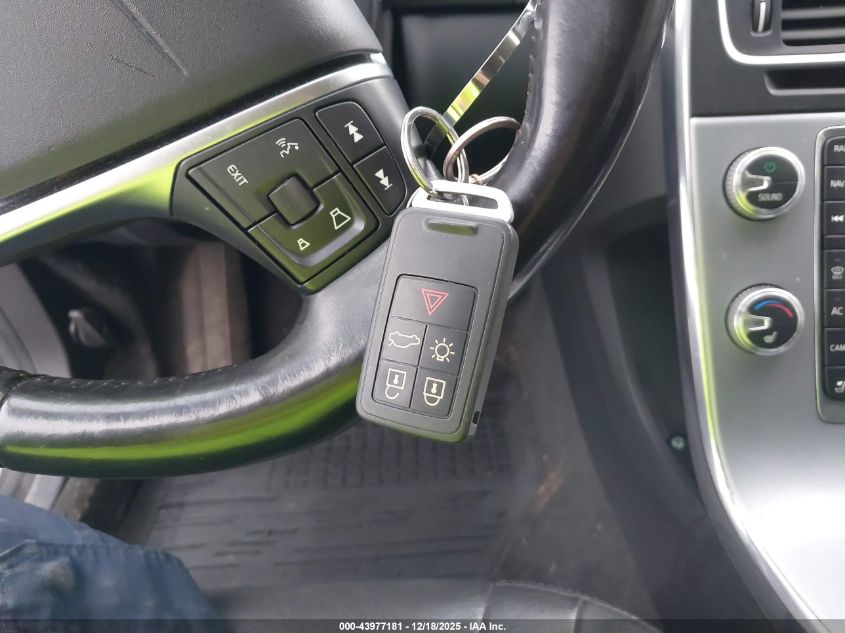 2017 Volvo V60 T5 Premier VIN: YV140MSK8H1343873 Lot: 43977181