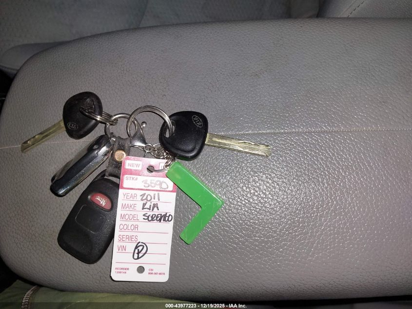 2011 Kia Sorento Lx V6 VIN: 5XYKTDA20BG121521 Lot: 43977223