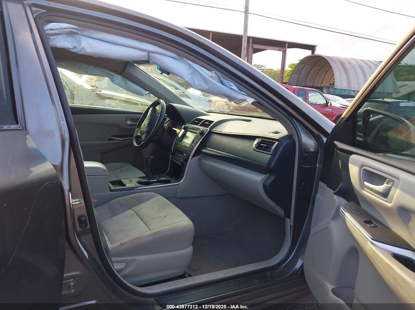 2015 Toyota Camry Hybrid Le