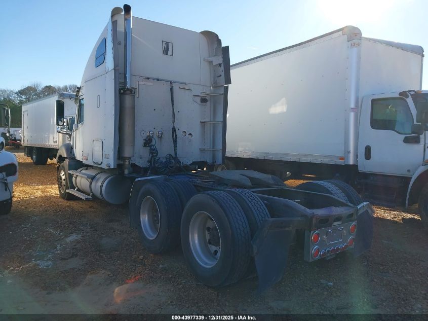 2005 Freightliner Conventional Columbia