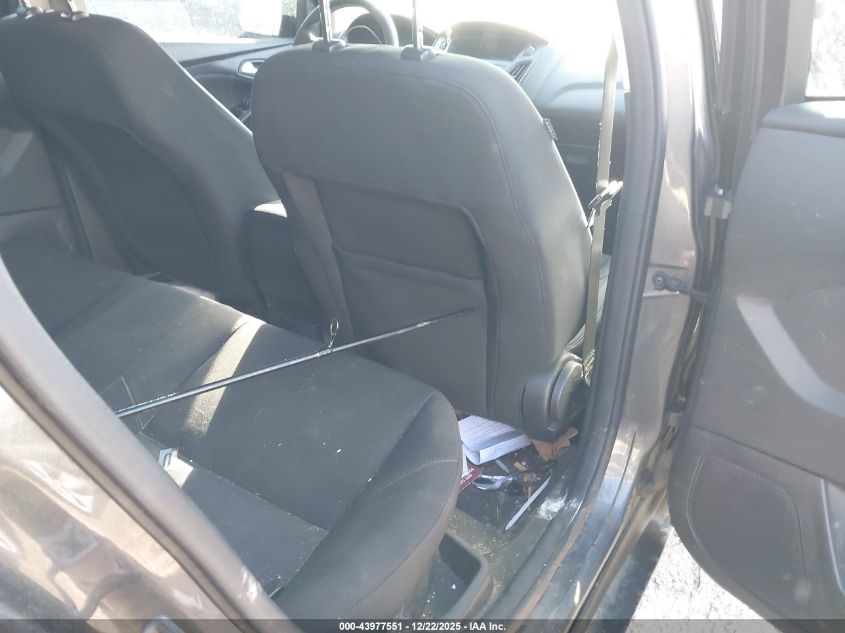 2018 Ford Focus Se VIN: 1FADP3FE1JL221694 Lot: 43977551