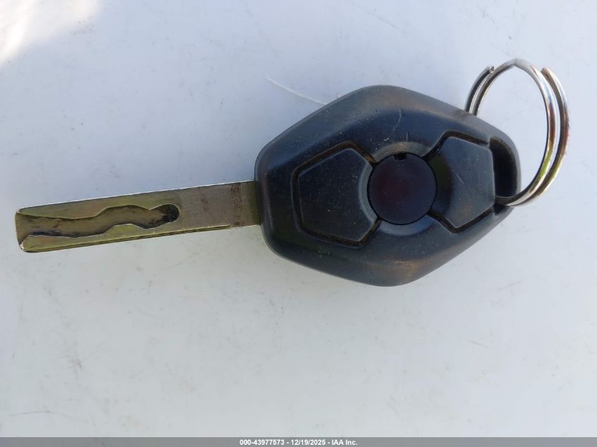 2004 BMW Z4 2.5I VIN: 4USBT33424LS47633 Lot: 43977573