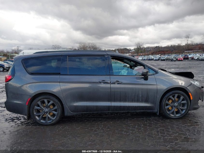 2018 Chrysler Pacifica Touring L VIN: 2C4RC1BG8JR193682 Lot: 43977689