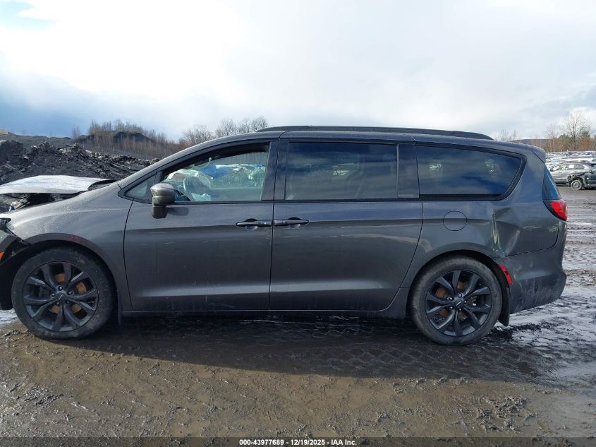 2018 Chrysler Pacifica Touring L VIN: 2C4RC1BG8JR193682 Lot: 43977689