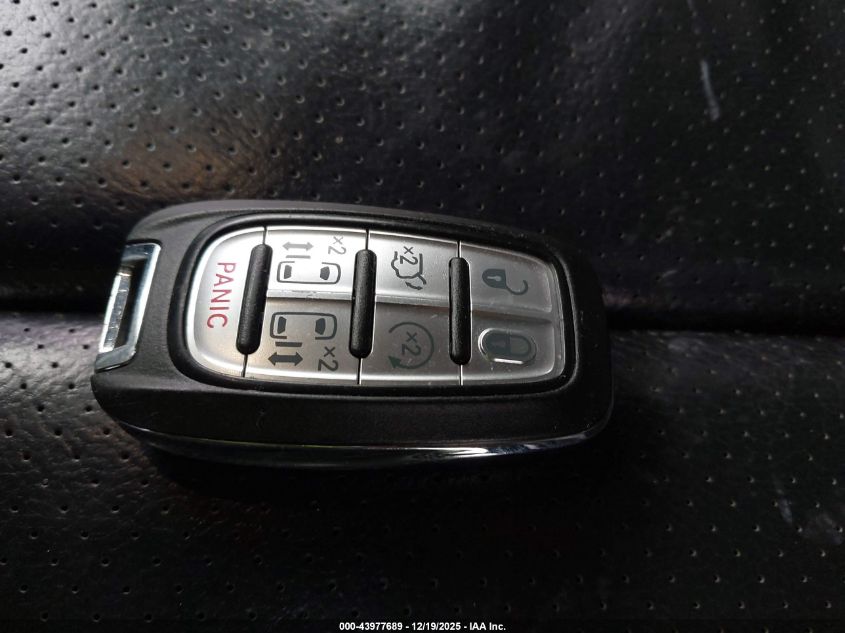 2018 Chrysler Pacifica Touring L VIN: 2C4RC1BG8JR193682 Lot: 43977689