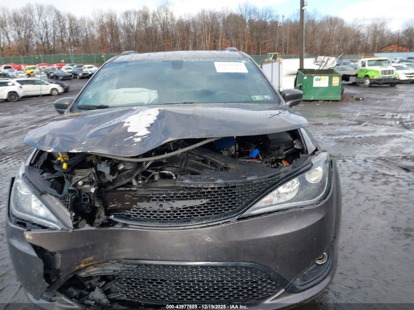 2018 Chrysler Pacifica Touring L VIN: 2C4RC1BG8JR193682 Lot: 43977689