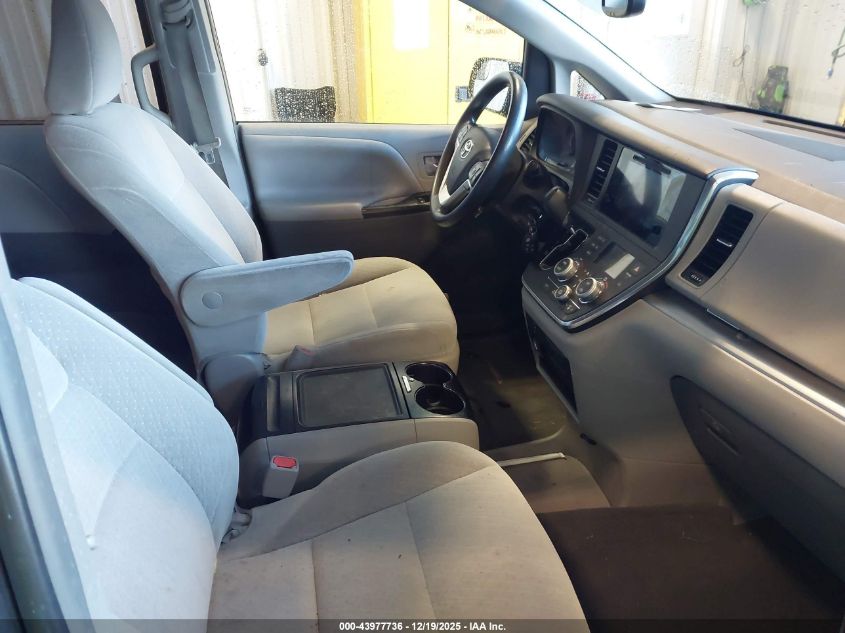 2015 Toyota Sienna Le 8 Passenger
