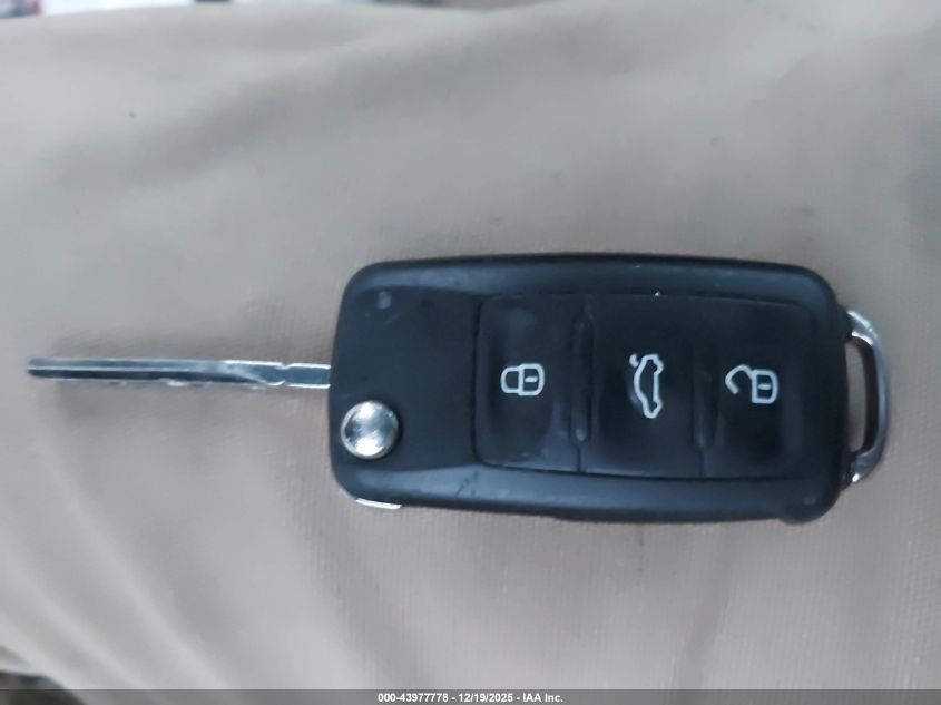 2013 Volkswagen Passat 2.5L Sel VIN: 1VWCH7A36DC003669 Lot: 43977778