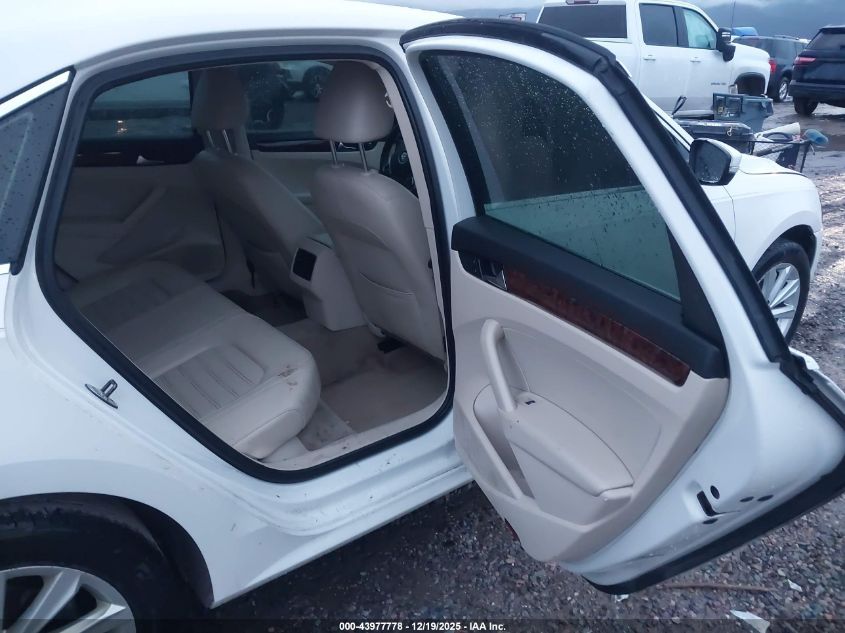 2013 Volkswagen Passat 2.5L Sel VIN: 1VWCH7A36DC003669 Lot: 43977778