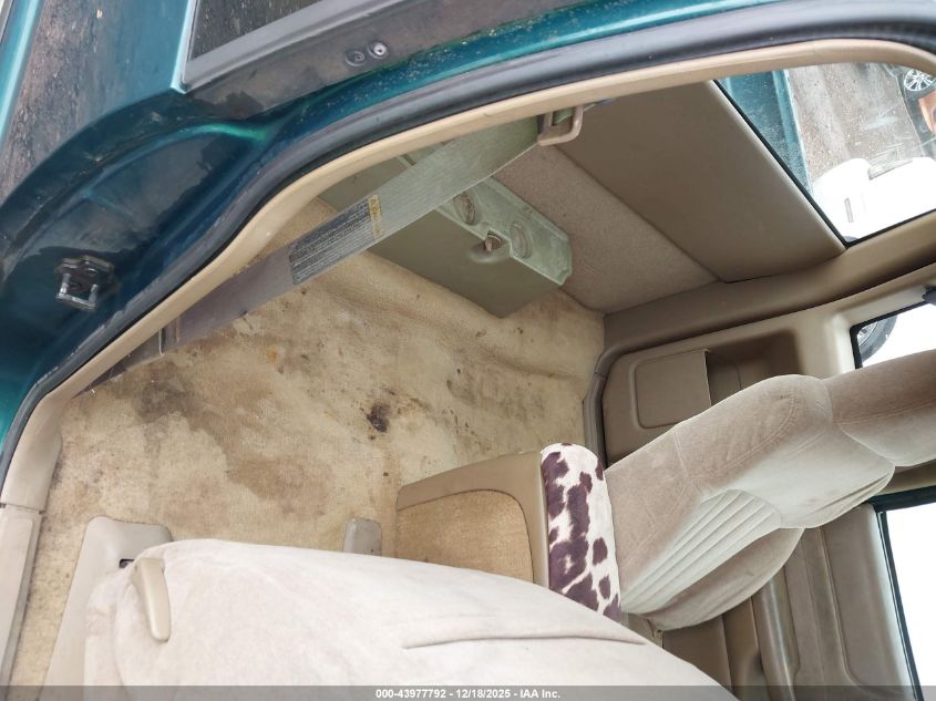 1998 Chevrolet S-10 Ls Fleetside VIN: 1GCCS19X9W8215173 Lot: 43977792