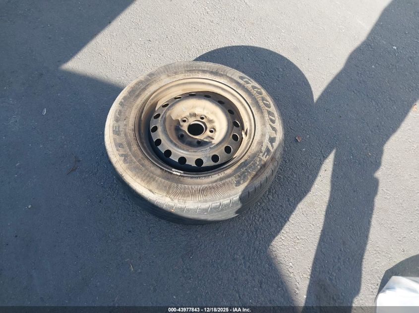 2003 Toyota Camry Le VIN: JTDBE32K730226826 Lot: 43977843