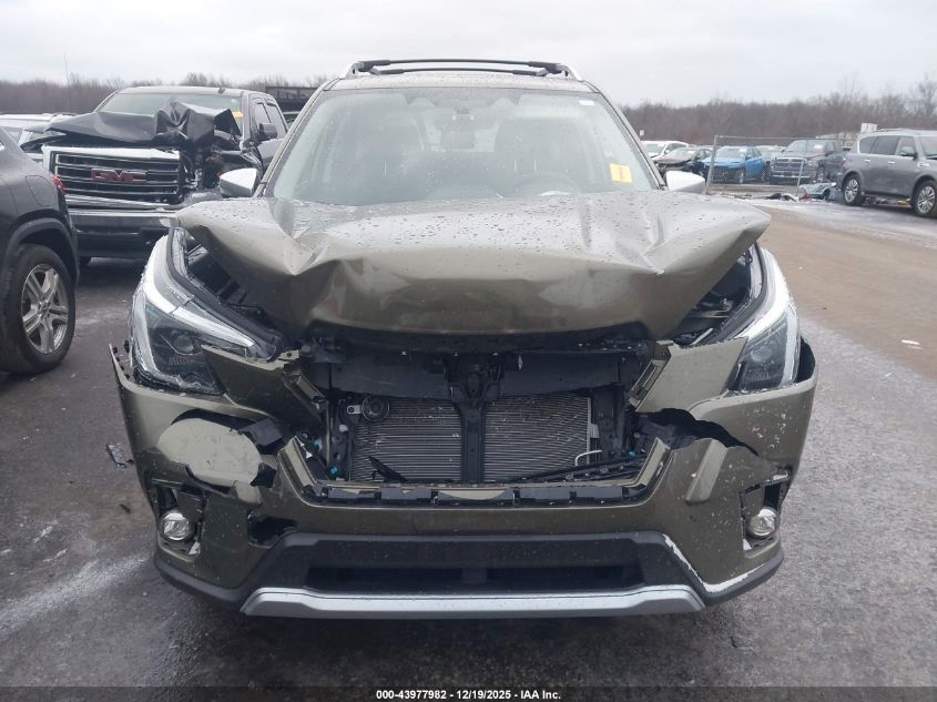 2022 Subaru Forester Touring VIN: JF2SKARC1NH452328 Lot: 43977982