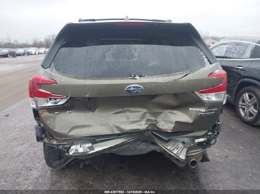 2022 Subaru Forester Touring VIN: JF2SKARC1NH452328 Lot: 43977982