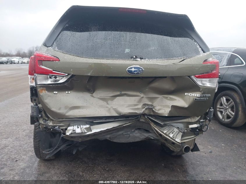 2022 Subaru Forester Touring VIN: JF2SKARC1NH452328 Lot: 43977982