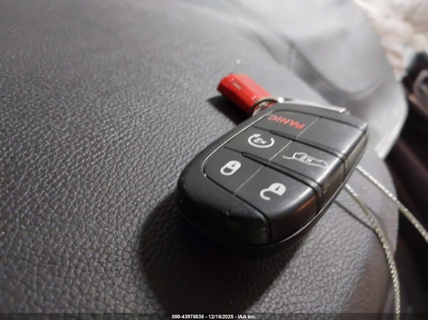 2018 Jeep Grand Cherokee Overland 4X4 VIN: 1C4RJFCG8JC211219 Lot: 43978038