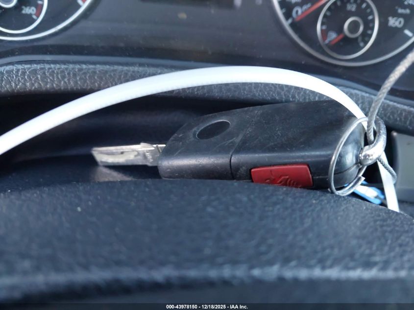 2014 Volkswagen Passat 1.8T S VIN: 1VWAS7A35EC072685 Lot: 43978150