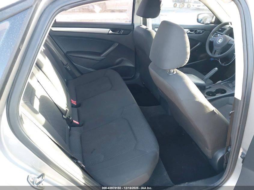 2014 Volkswagen Passat 1.8T S VIN: 1VWAS7A35EC072685 Lot: 43978150