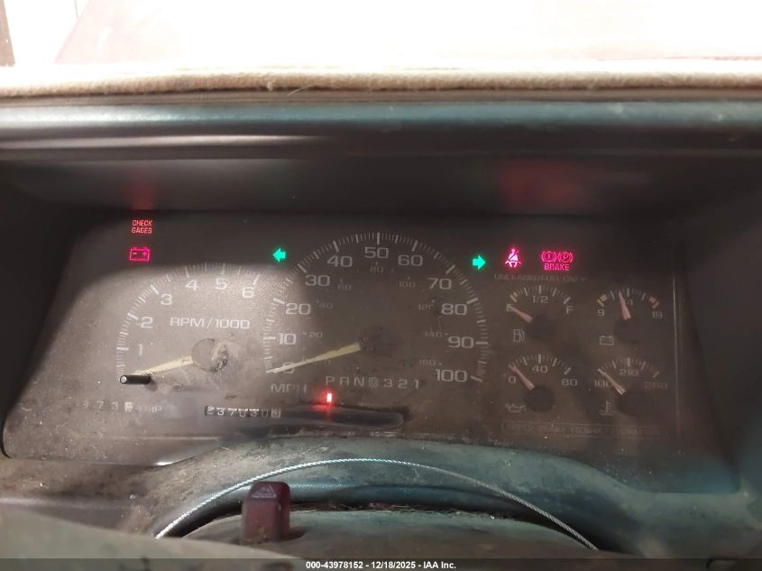 1998 Chevrolet K1500 Fleetside VIN: 1GCEK14R5WZ212993 Lot: 43978152