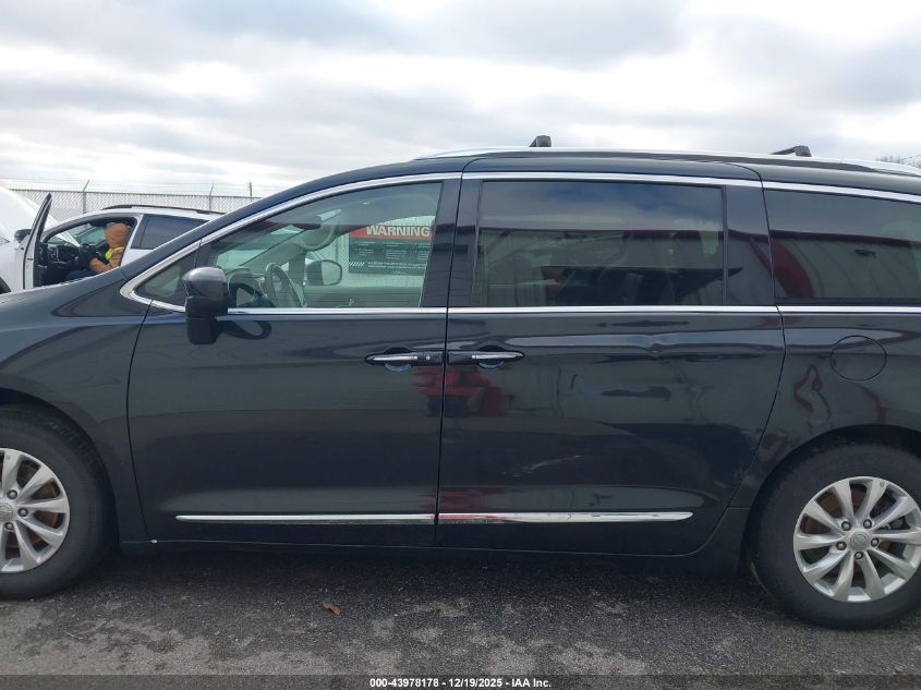 2019 Chrysler Pacifica Touring L VIN: 2C4RC1BG9KR673120 Lot: 43978178