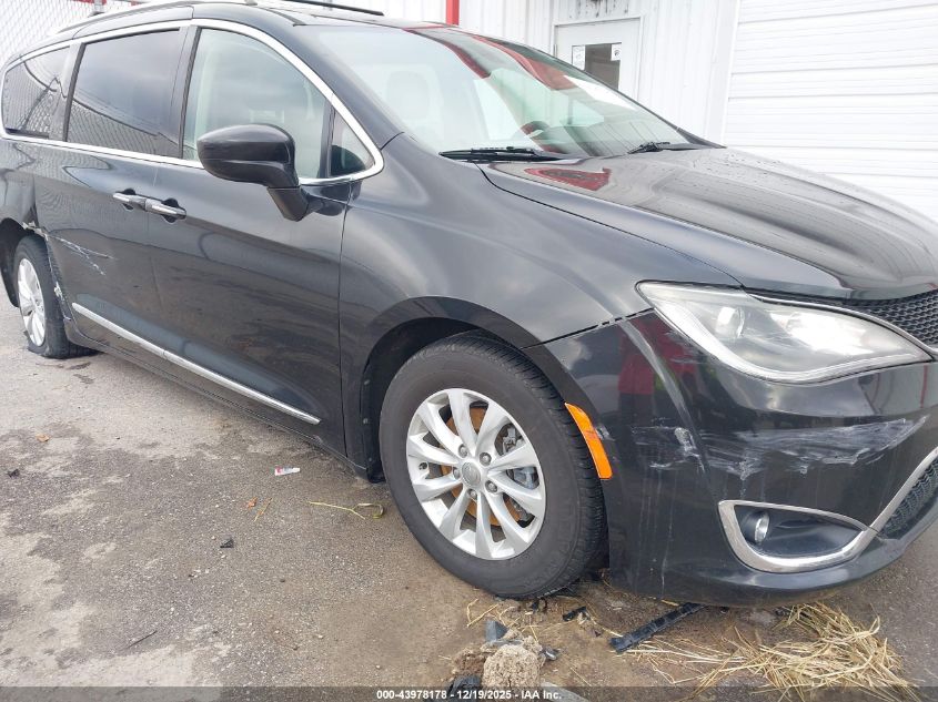 2019 Chrysler Pacifica Touring L VIN: 2C4RC1BG9KR673120 Lot: 43978178
