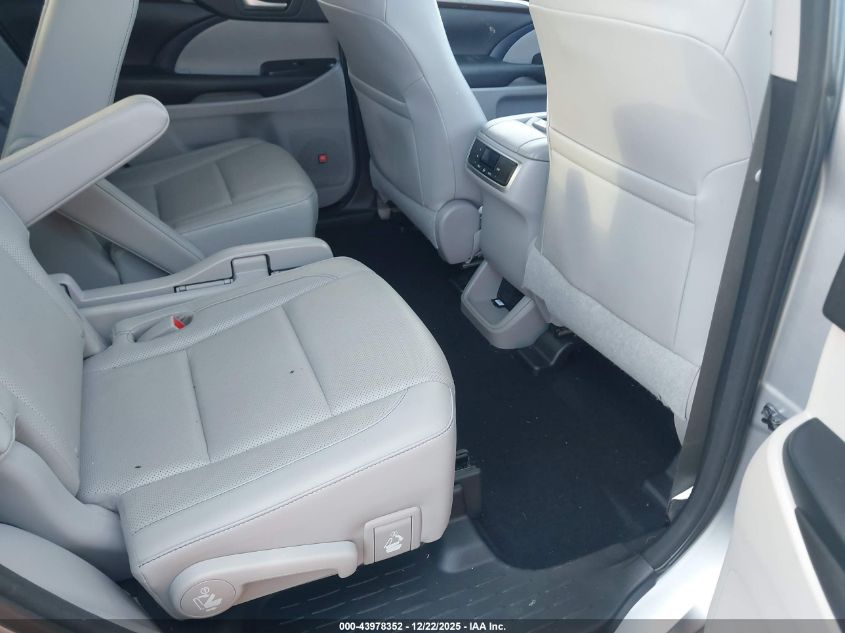 2016 Toyota Highlander Limited V6 VIN: 5TDDKRFH6GS348857 Lot: 43978352