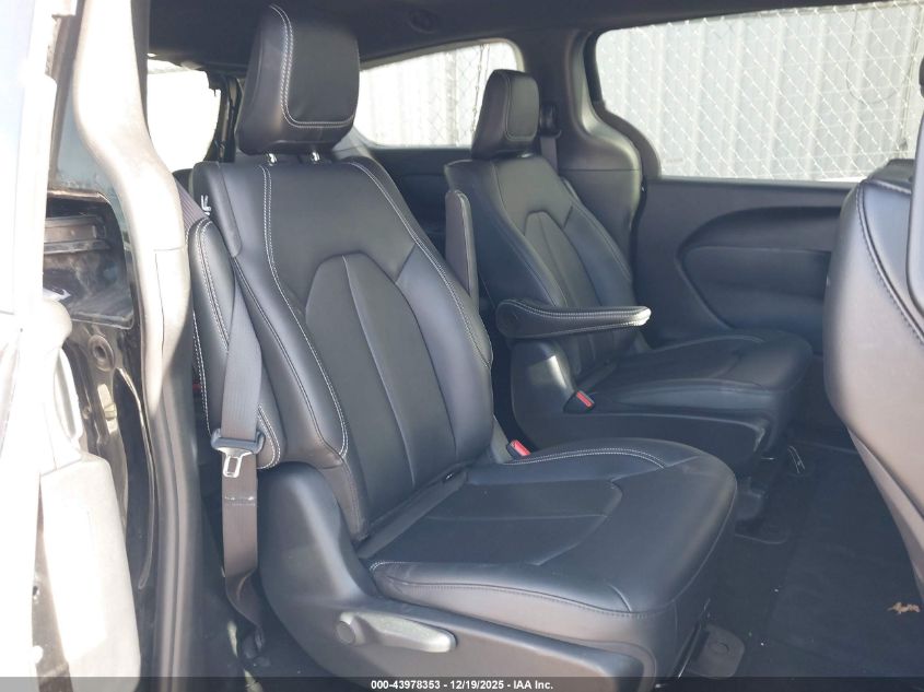 2025 Chrysler Pacifica Hybrid Select VIN: 2C4RC1S77SR565661 Lot: 43978353