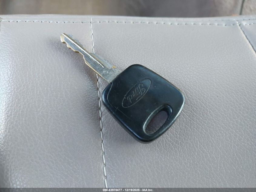 2000 Ford Excursion Xlt VIN: 1FMNU40L4YEA90632 Lot: 43978477