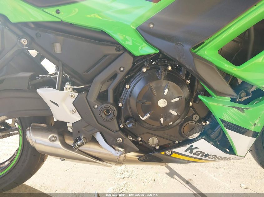 2025 Kawasaki Ex650 P VIN: ML5EXEP11SDAE2758 Lot: 43978591