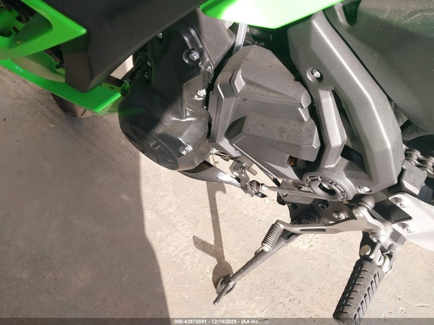 2025 Kawasaki Ex650 P VIN: ML5EXEP11SDAE2758 Lot: 43978591