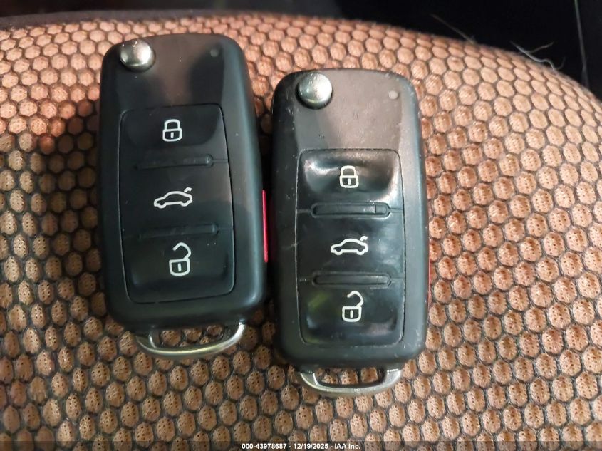 2013 Volkswagen Eos Lux VIN: WVWFW8AH6DV004493 Lot: 43978687