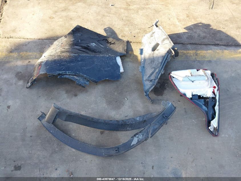 2024 Ford Explorer Limited VIN: 1FMSK7FH5RGA82073 Lot: 43978847