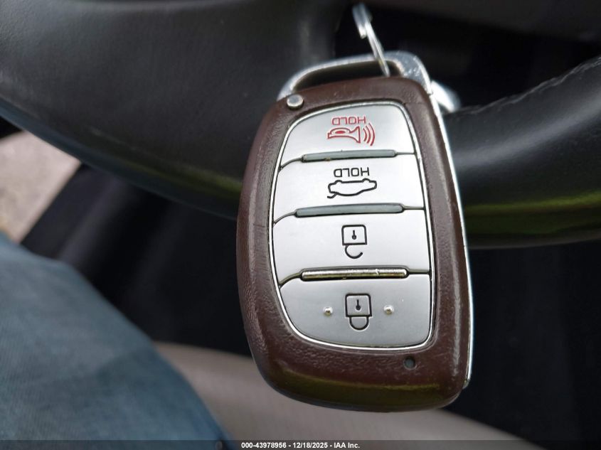 2017 Hyundai Elantra Limited VIN: 5NPD84LF2HH153477 Lot: 43978956